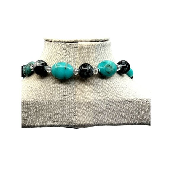 Handcrafted Green Agate  & Black Beaded Necklace With Ornate Silver Pendant - Picture 7 of 8